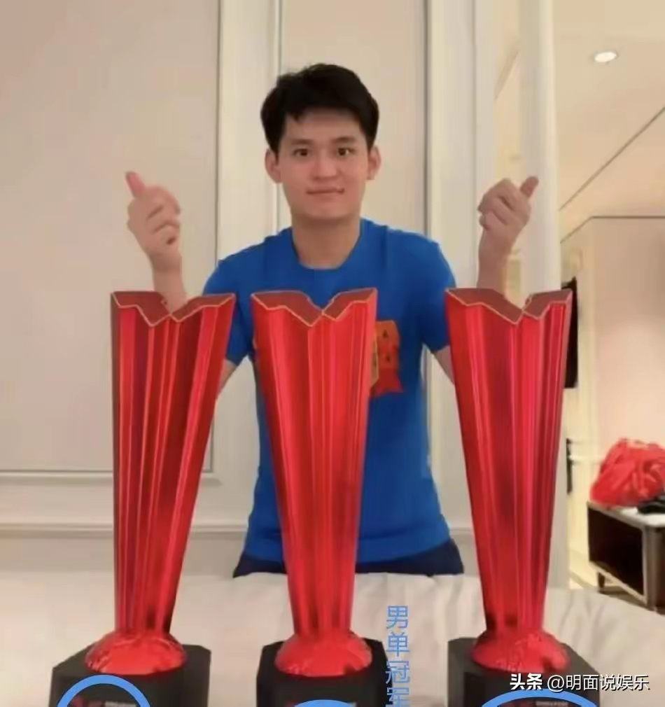 爱游戏注册-峰回路转！运动员逆袭斩获金牌冠军(运动员在赛场奋力拼搏终于摘得桂冠获得金牌)