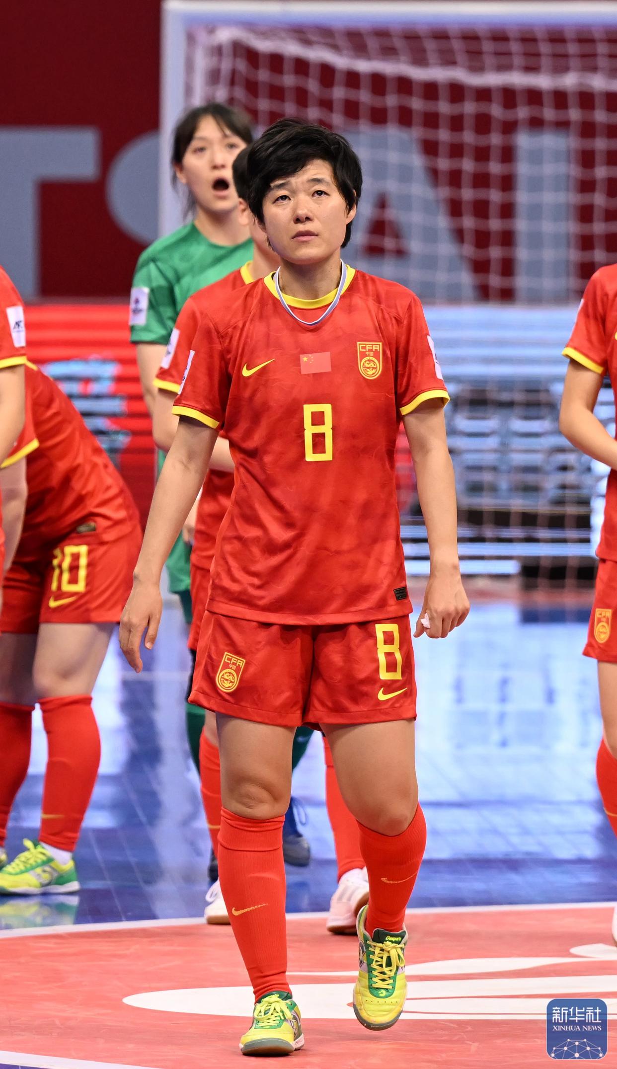 爱游戏视频-亚洲女足球赛中，中国队再度称霸赛场