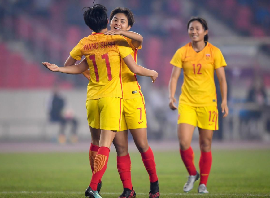 爱游戏注册-关于美洲足球对决赛：女足选手全力拼搏的信息