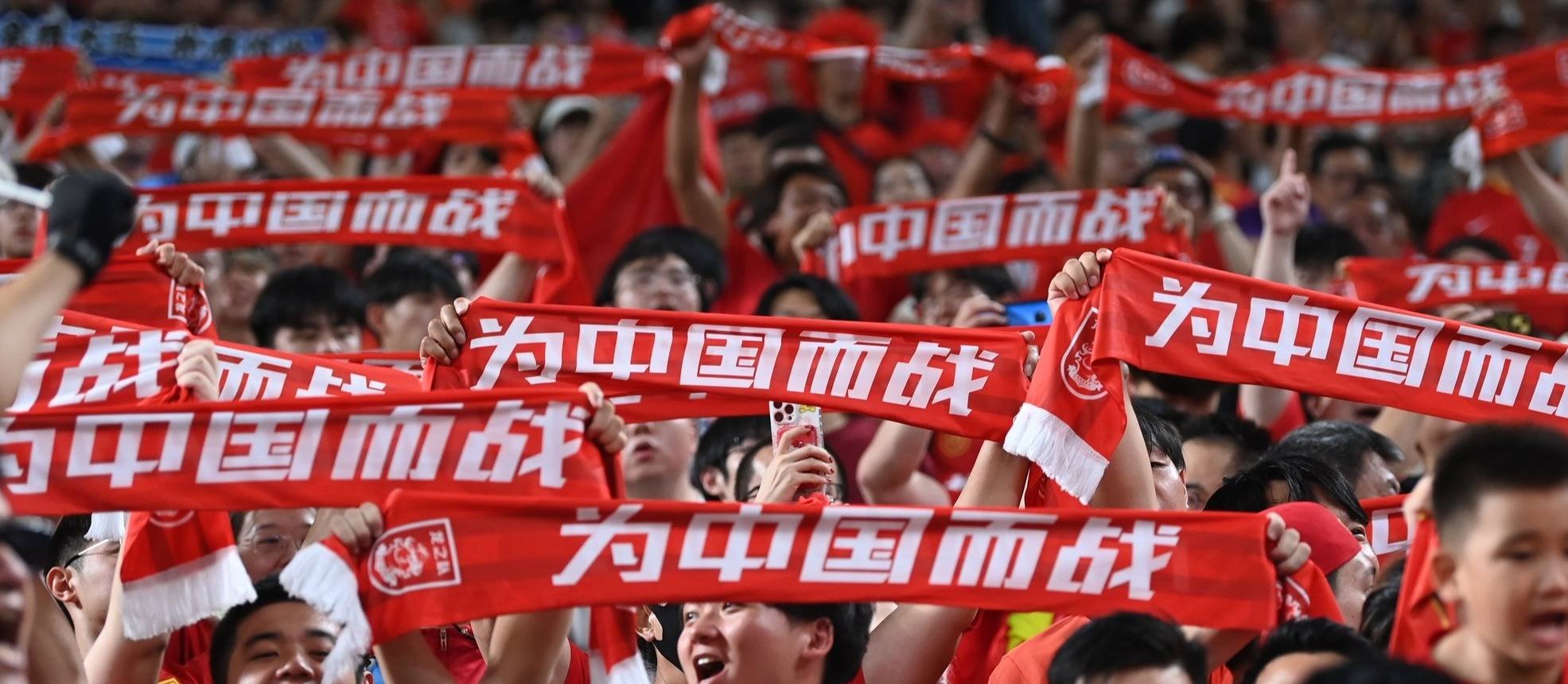 爱游戏新闻-足球联赛中一支球队在紧要关头迎来连胜