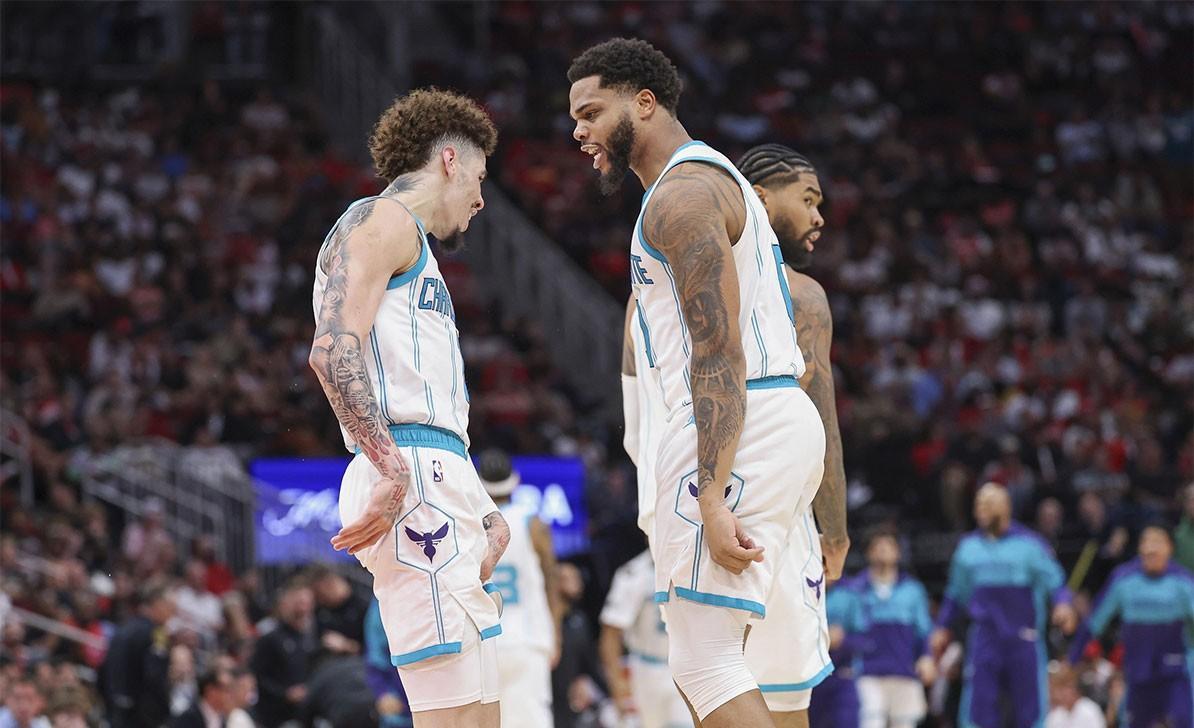 爱游戏直播-老鹰队球星受伤，或将缺席季后赛的简单介绍