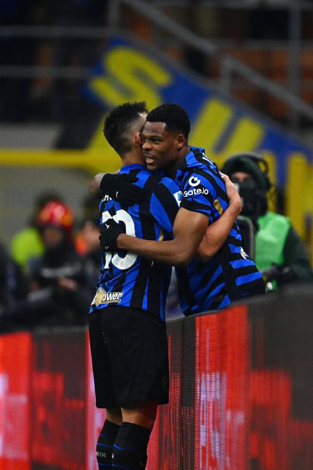 爱游戏电竞-佛罗伦萨球员因伤退出下场比赛