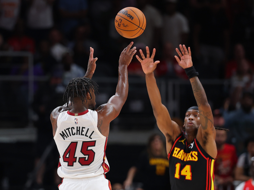 爱游戏娱乐-勇士不敌爵士，米切尔贡献28分