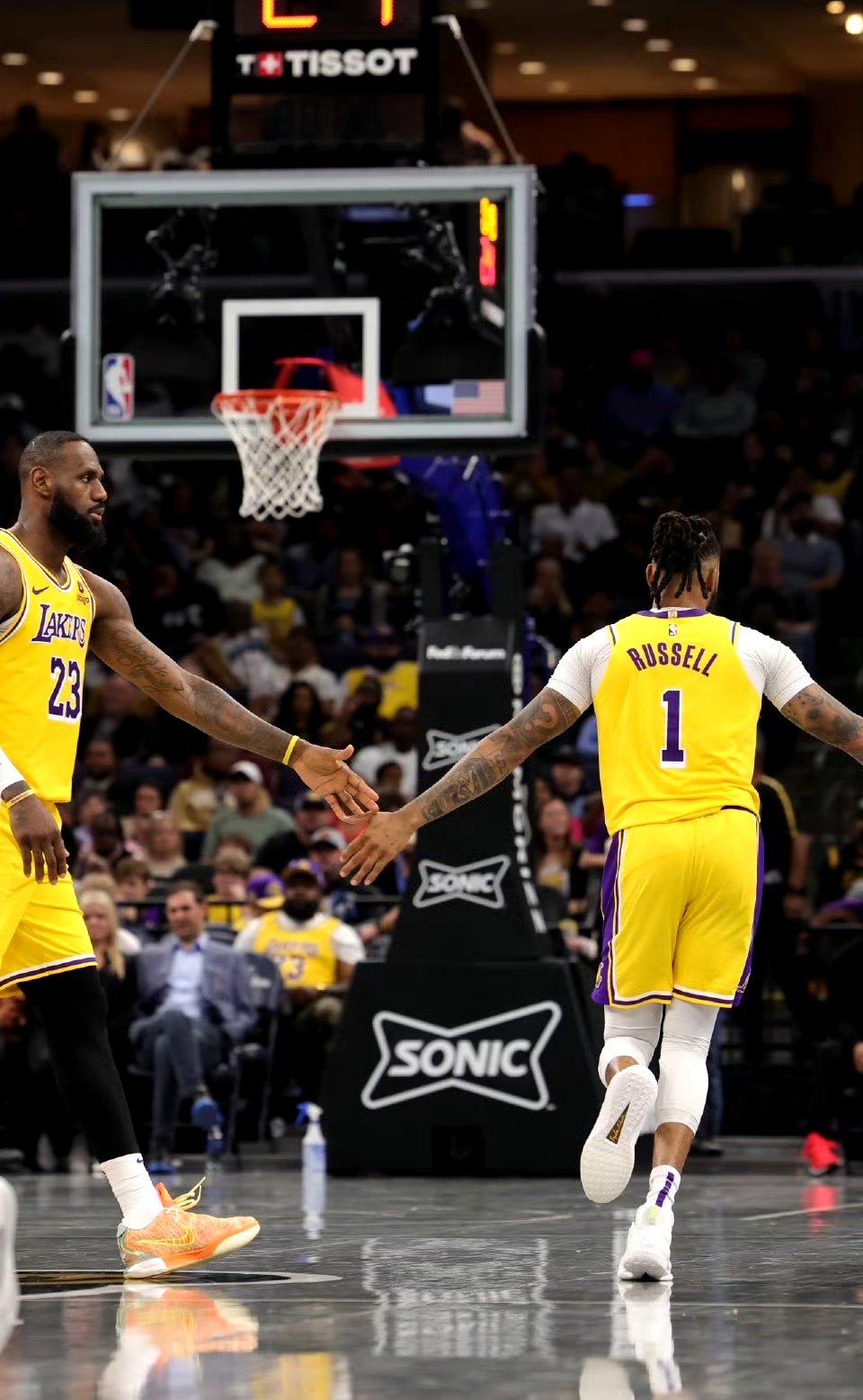 爱游戏在线登录-灰熊客场击败湖人,保持连胜势头