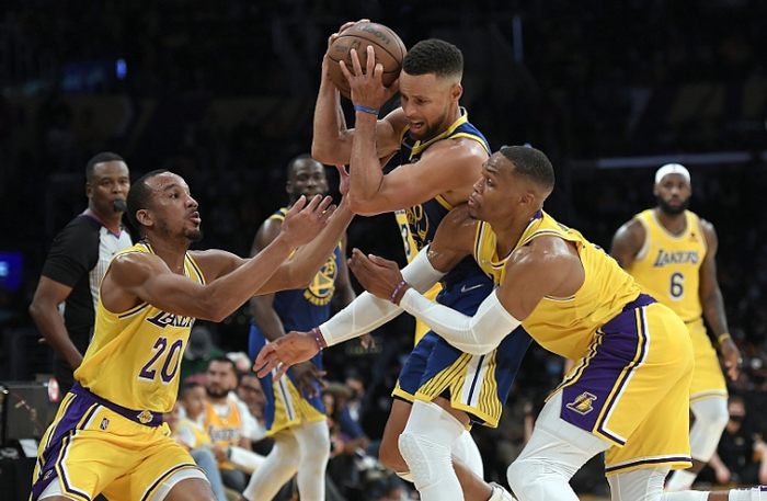 爱游戏app下载-湖人击败篮网，保持九连胜