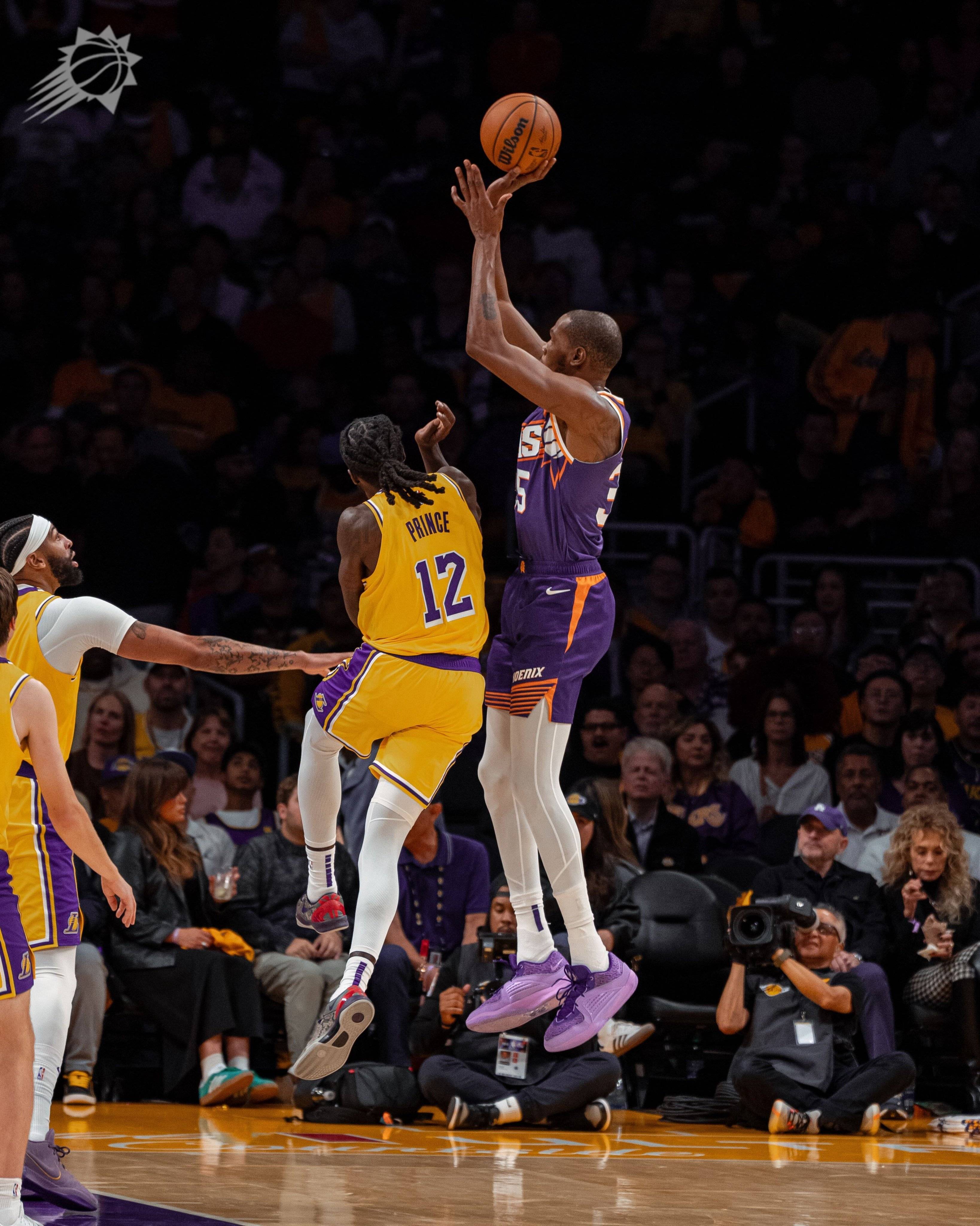 爱游戏app下载-湖人击败篮网，保持九连胜