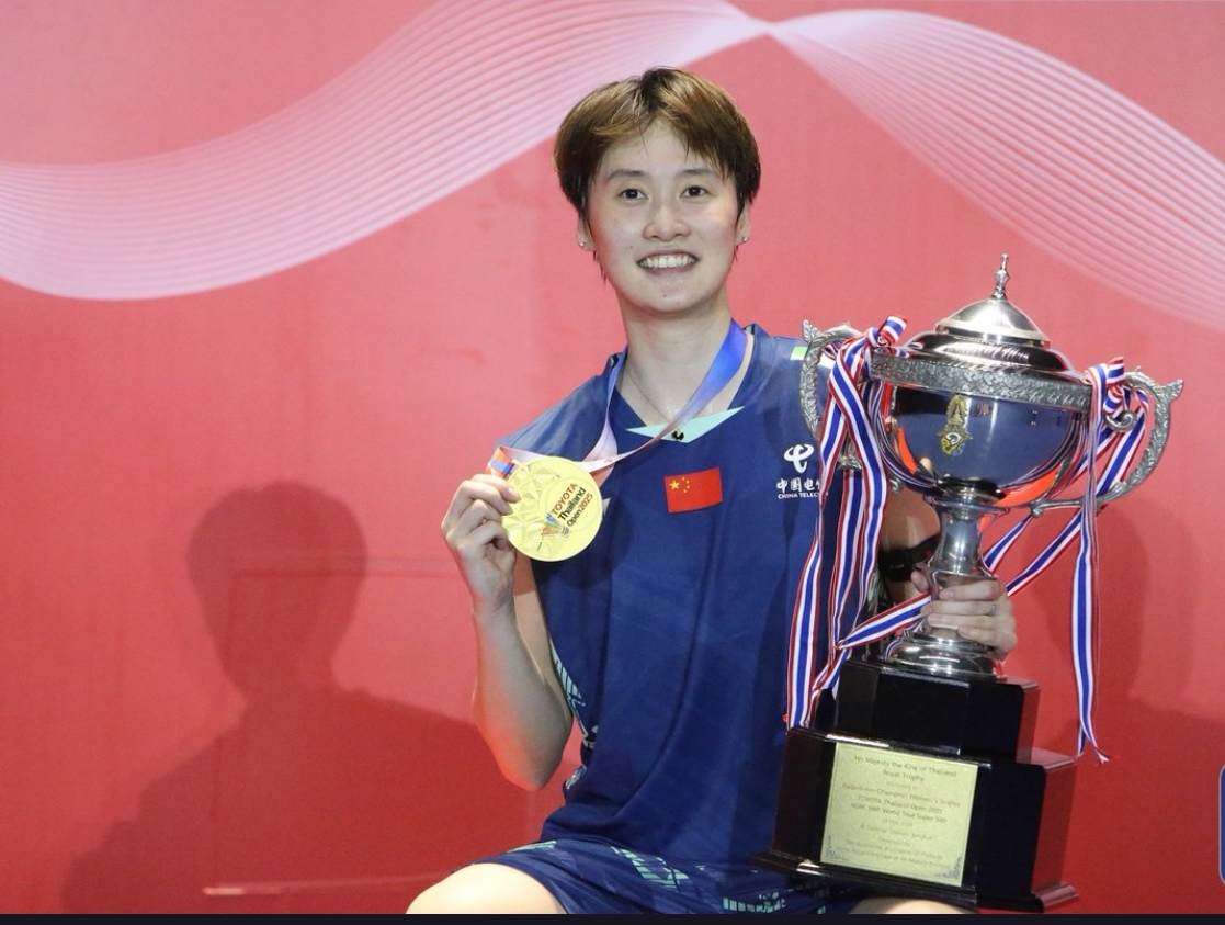 爱游戏教练-泰国选手在羽毛球比赛中奋勇争先,获胜