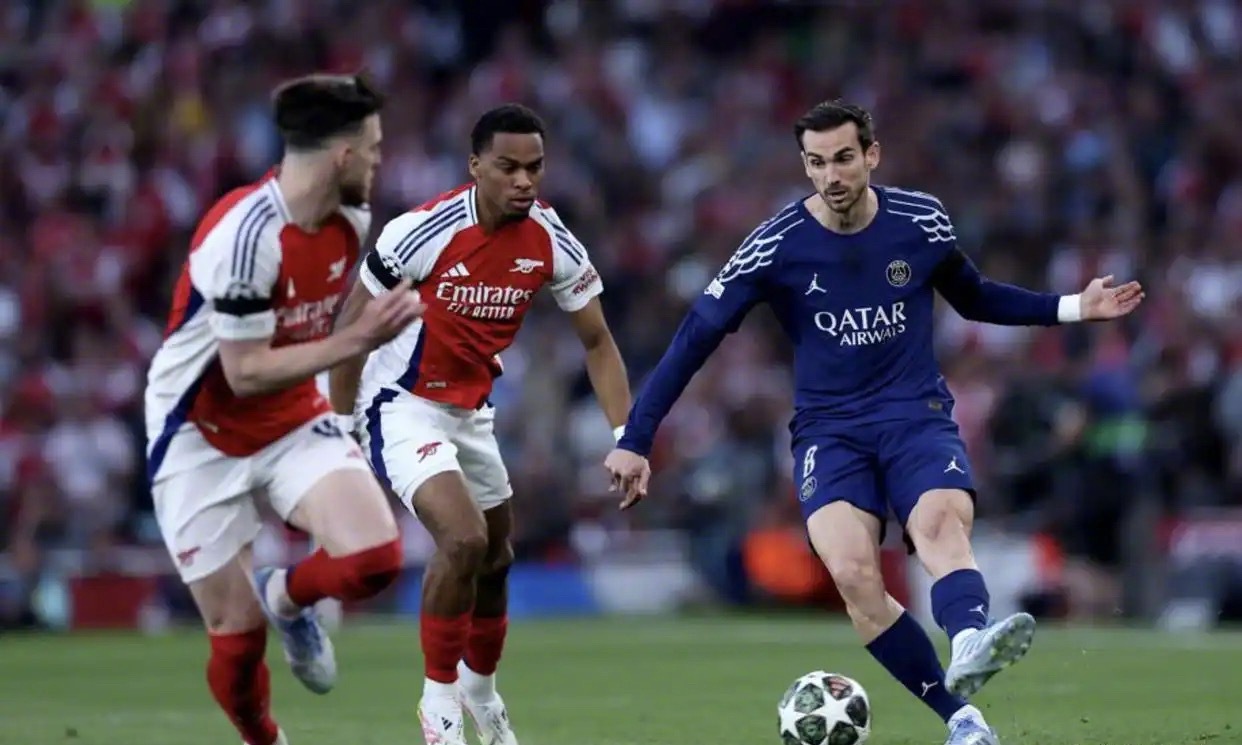 爱游戏新闻-欧冠预选赛悬念重重，球队争夺胜利机会