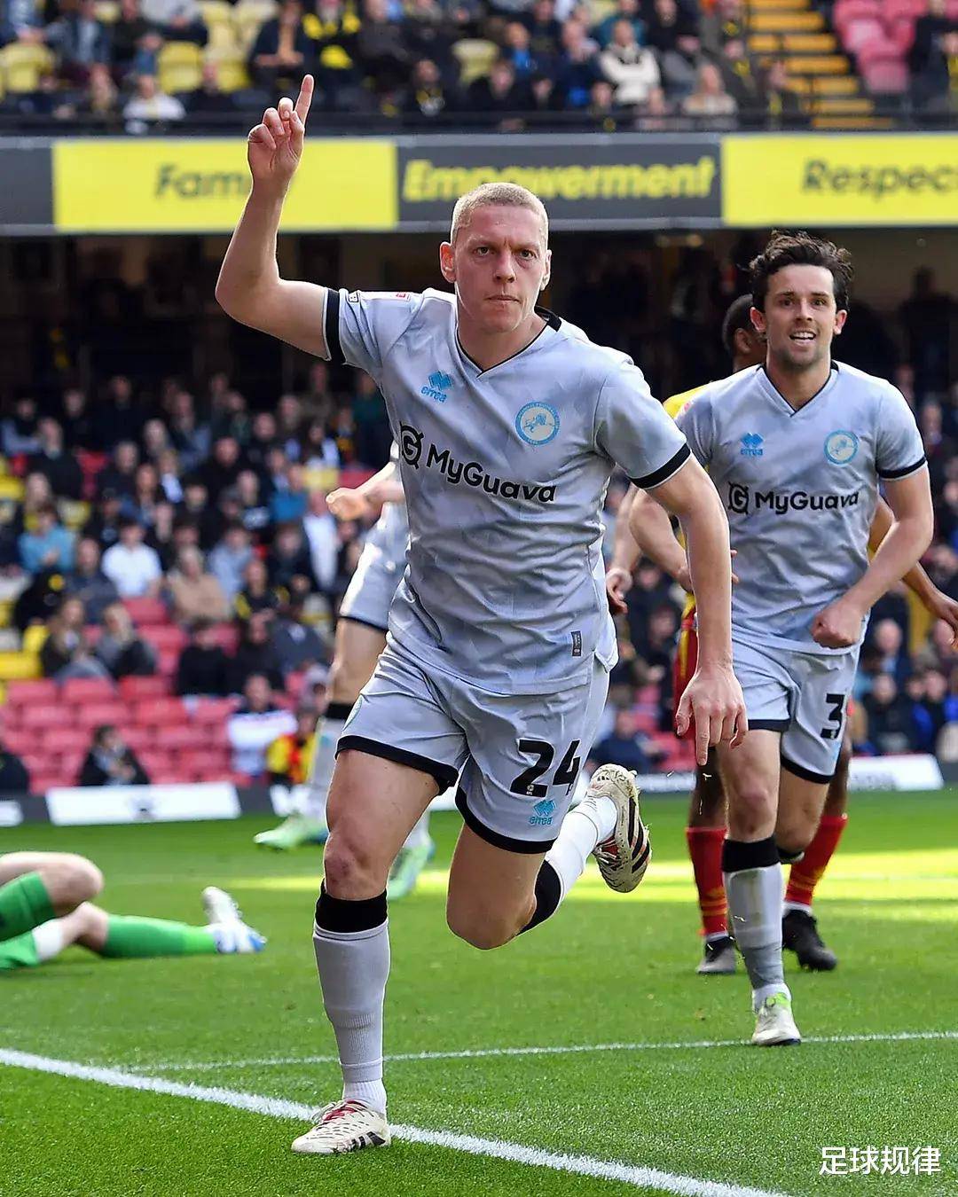 爱游戏入口-关于利兹职业联赛四连胜，提升英冠晋级前景的信息