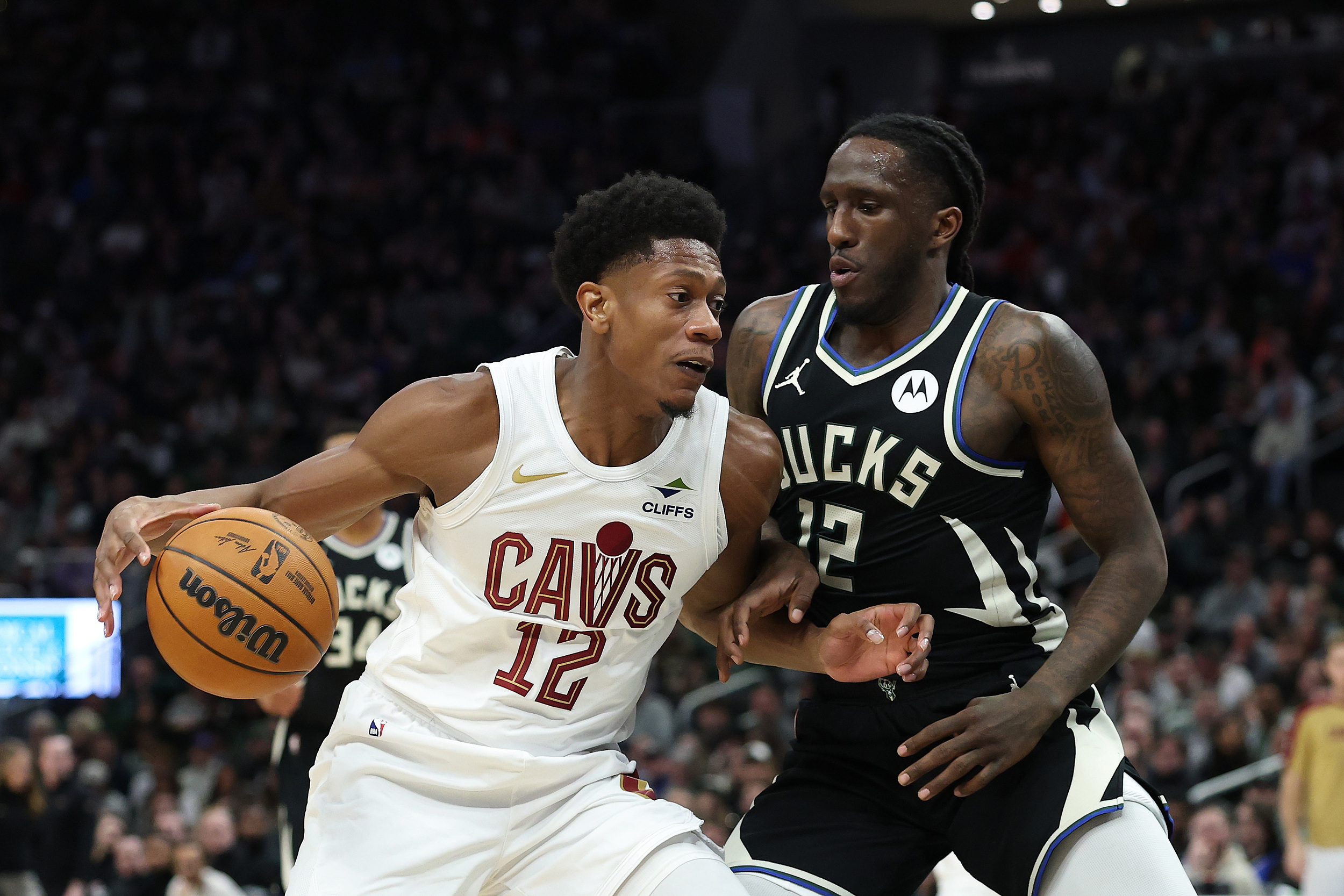 爱游戏网站-雄鹿战胜黄蜂，米德尔顿表现出色