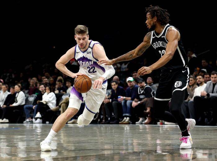 爱游戏官网登录网址-爵士惜败篮网，戈贝尔当家蓝领夺篮板暗星熠熠的简单介绍