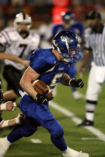 爱游戏下载-后卫发挥出色，助球队逆转取胜