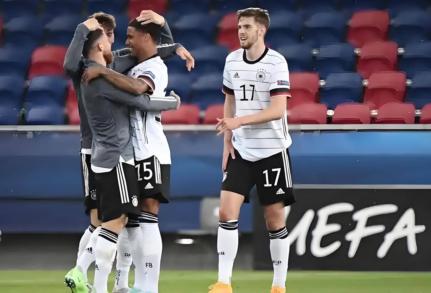 爱游戏官网app-捷克球星在德甲比赛中表现抢眼