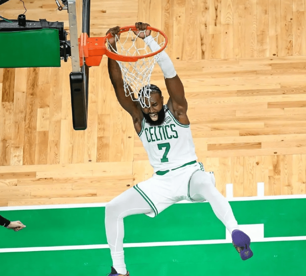 爱游戏网页版入口-包含艾因特拉赫特取得胜利，积分排名提升的词条